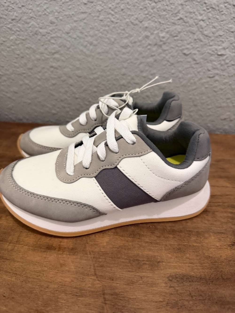 Cat & Jack Kids Lightweight Gray & White Casual Sneakers size 13